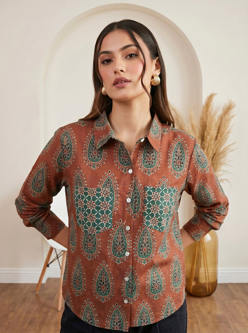 Brown and Green Pure Cotton Printed Regular Shirt Featuring Contrasting Pockets and a Standard Collar Design